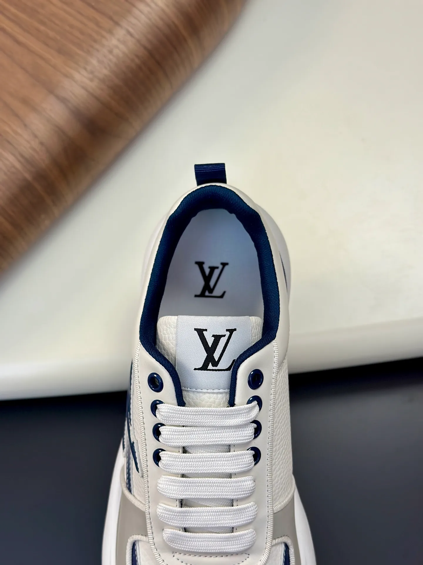 Men's shoes💰780 Lv 🔍Top purchasing agent🇮🇹 Louis Vuitton, the sports sneaker counter is synchronized, the uppers are imported from Italy, high-quality splicing colorful and complex crafts, the imported mesh padding is soft and comfortable, soles: original soles specially provided by the original factory, T men's men's shoes 💰U exclusive movable molded soles are super comfortable, original factory and single goods, 🔍🔍high quality, you can enter and leave the counter at will, welcome to compare, code number 38-44 (customized 45)